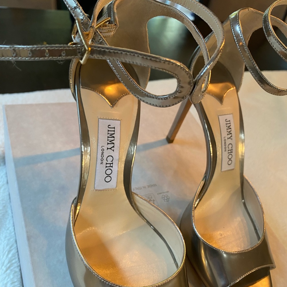 Jimmy choo vinyl heels Sandals women
Size 8.5
39 - Picture 2 of 4